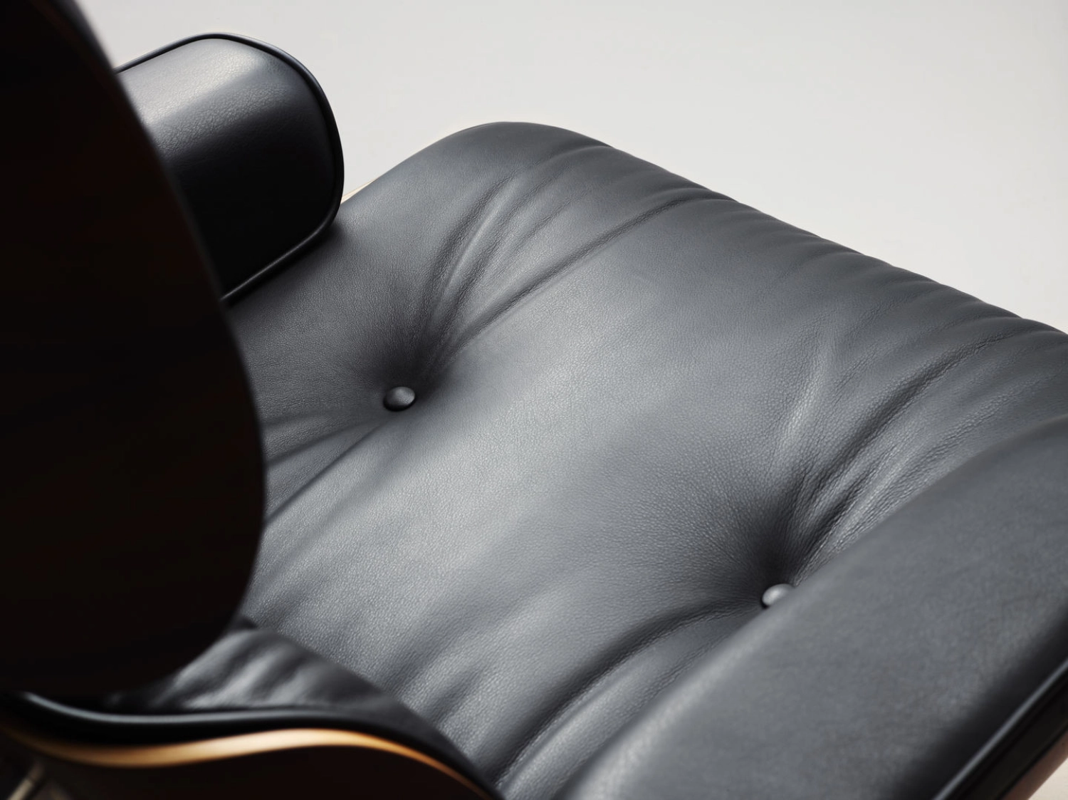 Rent a Lounge chair Eames Ottoman (black)? Rent at KeyPro furniture rental!