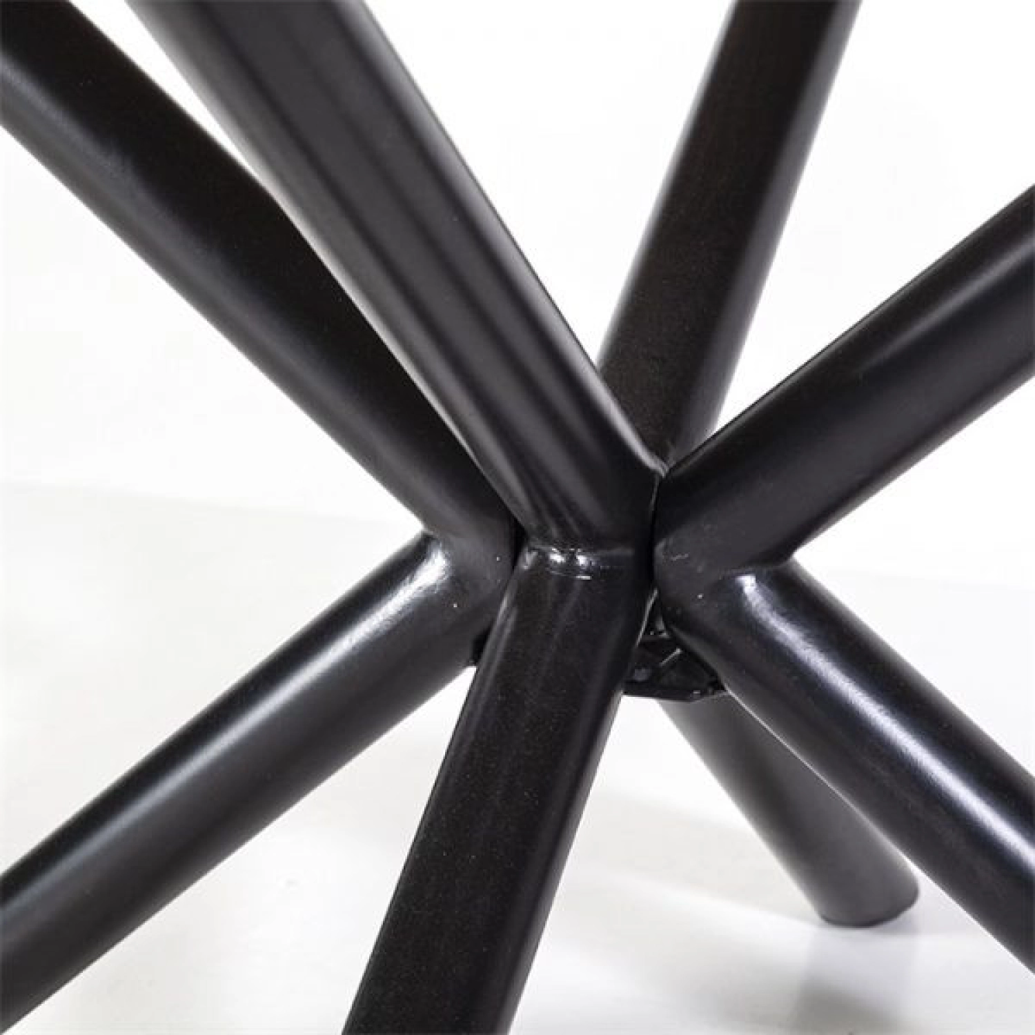 Eettafel rond met kruispoot 130cm (bruin) huren? Huur bij KeyPro meubelhuur!