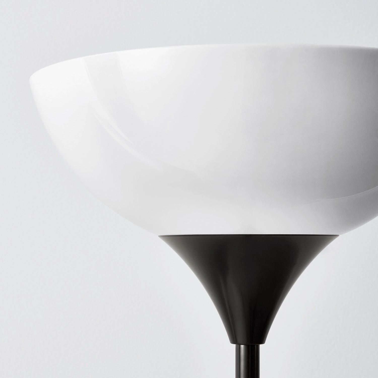 Stehlampe Not (schwarz) mieten? Mieten Sie bei KeyPro Möbelverleih!
