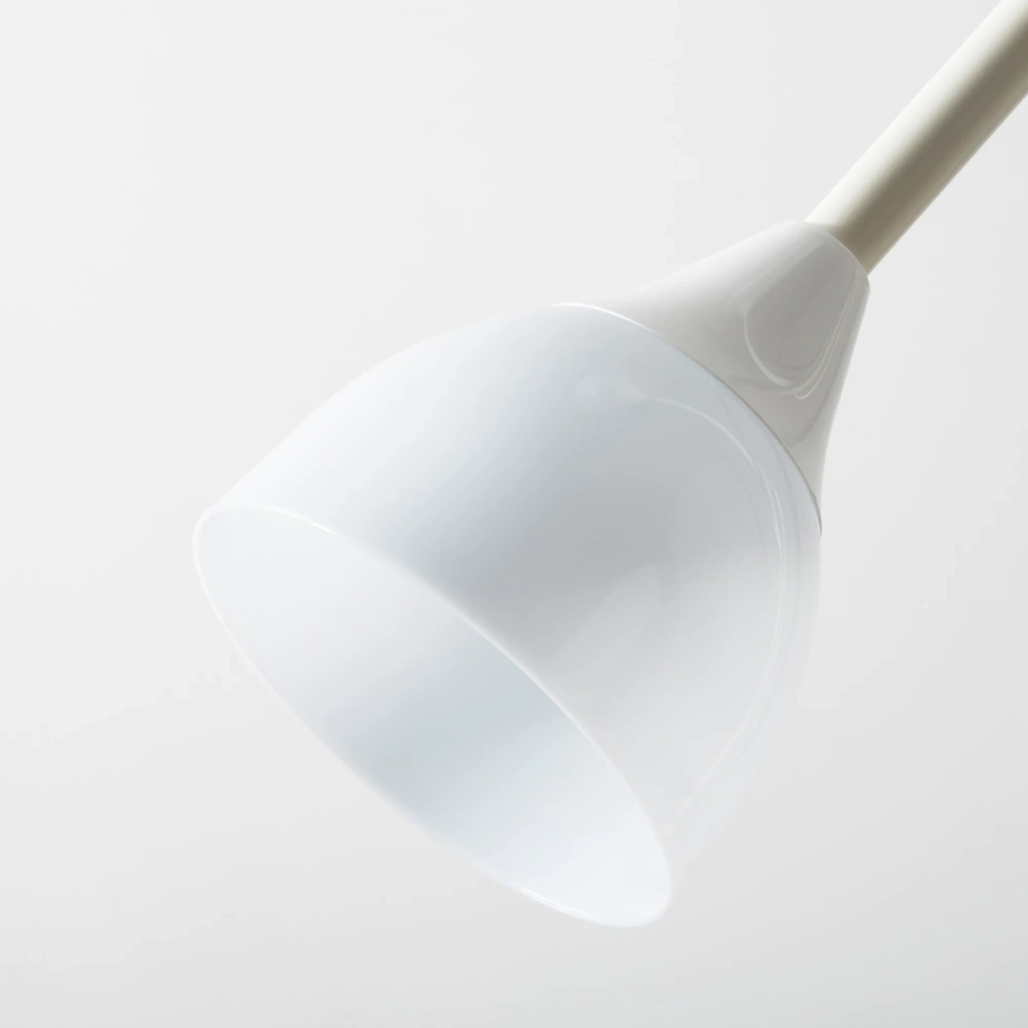 Stehlampe Not (weiß) mieten? Mieten Sie bei KeyPro Möbelverleih!
