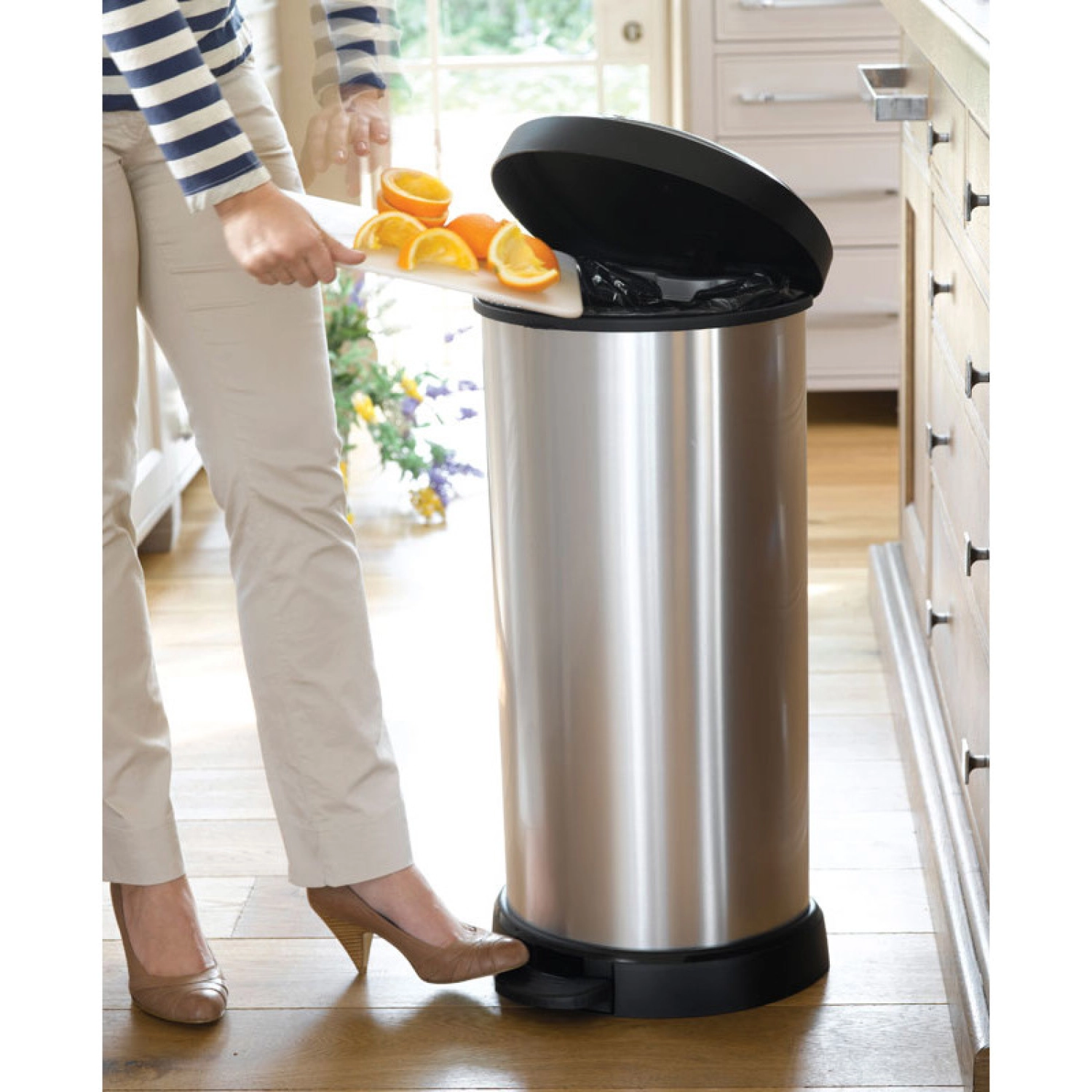 Rent your Waste bin Decobin 40 liters at Keypro! Rent a Waste bin Decobin 40 liters? Rent at KeyPro furniture rental!