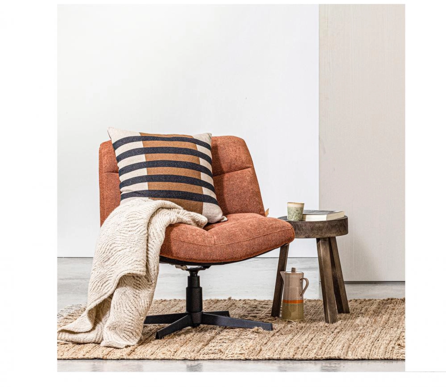 Rent a Swivel Armchair Vinny? Rent at KeyPro furniture rental!