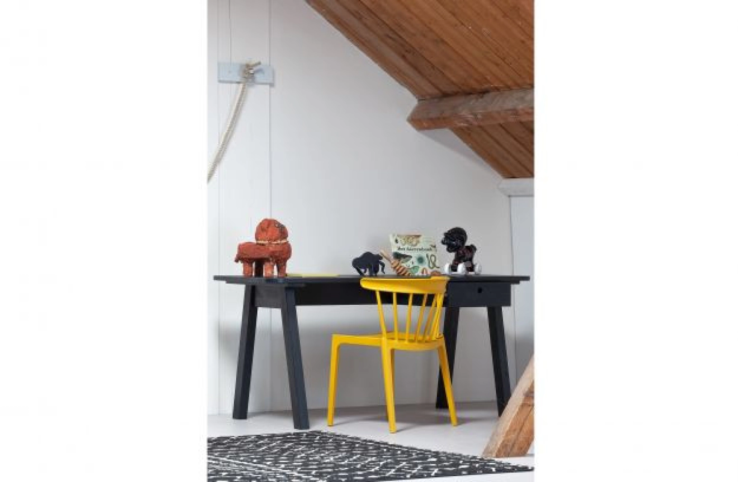 Spijlenstoel Bliss kunststof  (geel) huren? Huur bij KeyPro meubelhuur!